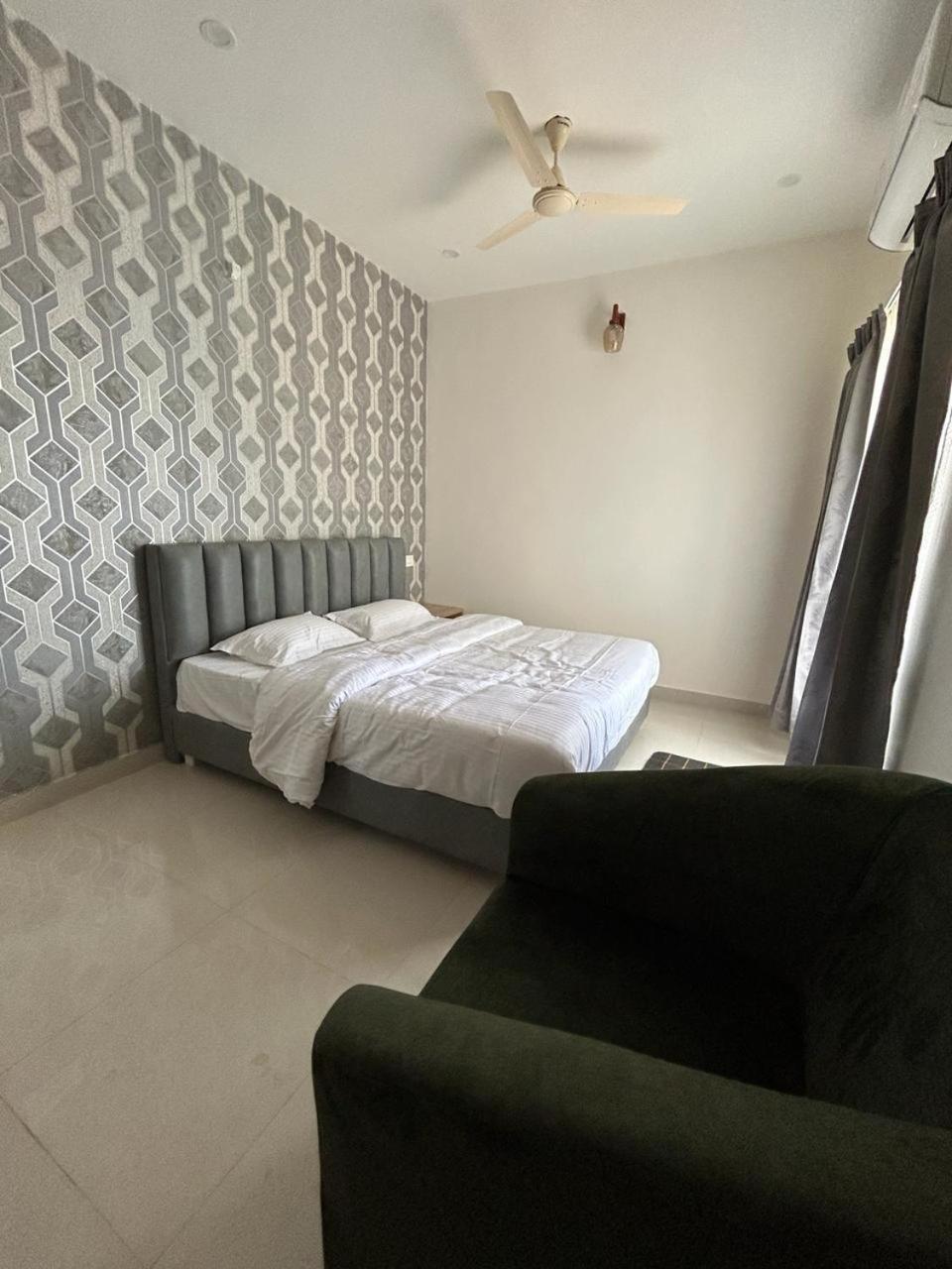 Sapphire Stayss Yelagiri Habitación foto
