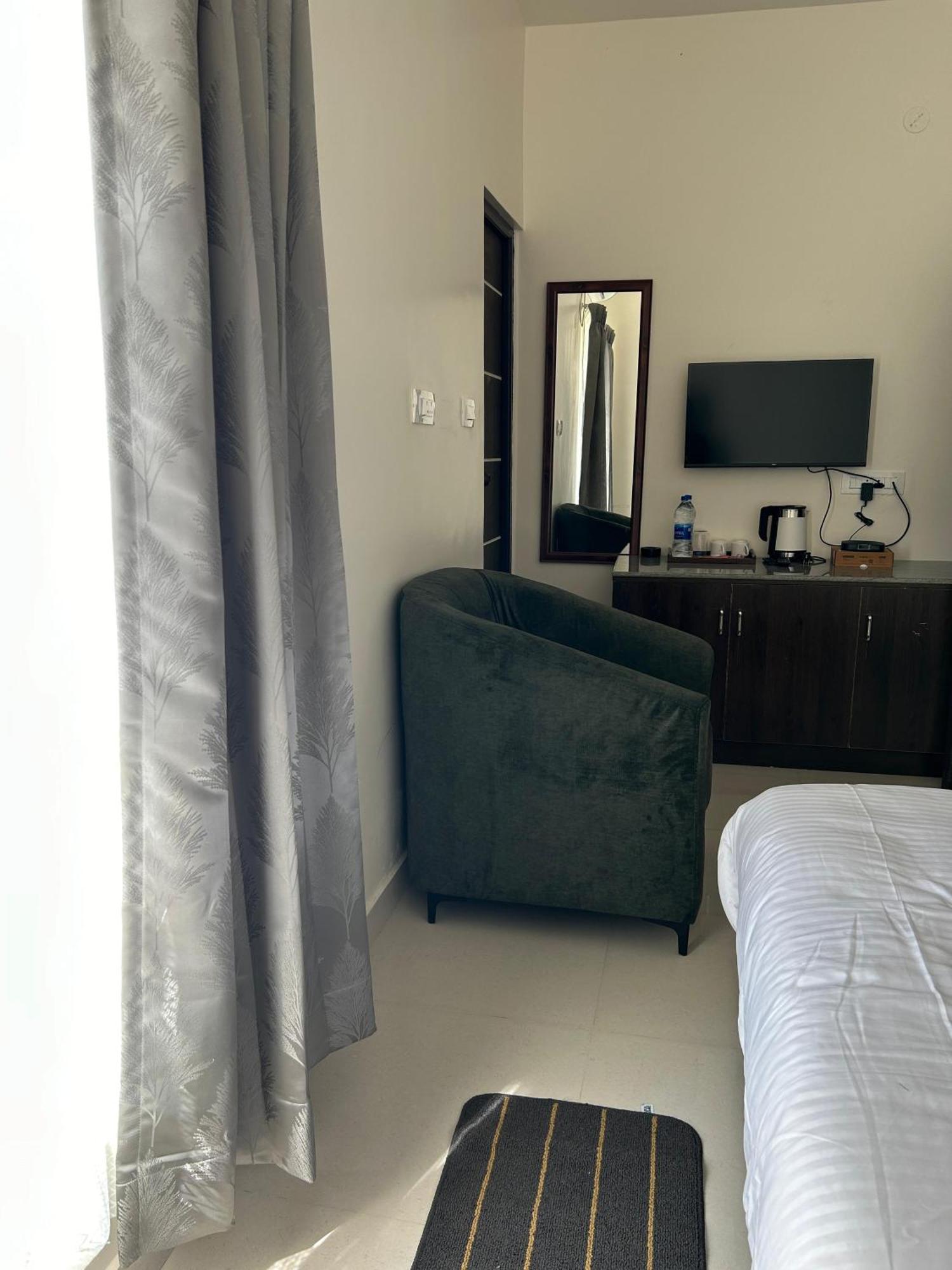 Sapphire Stayss Yelagiri Habitación foto