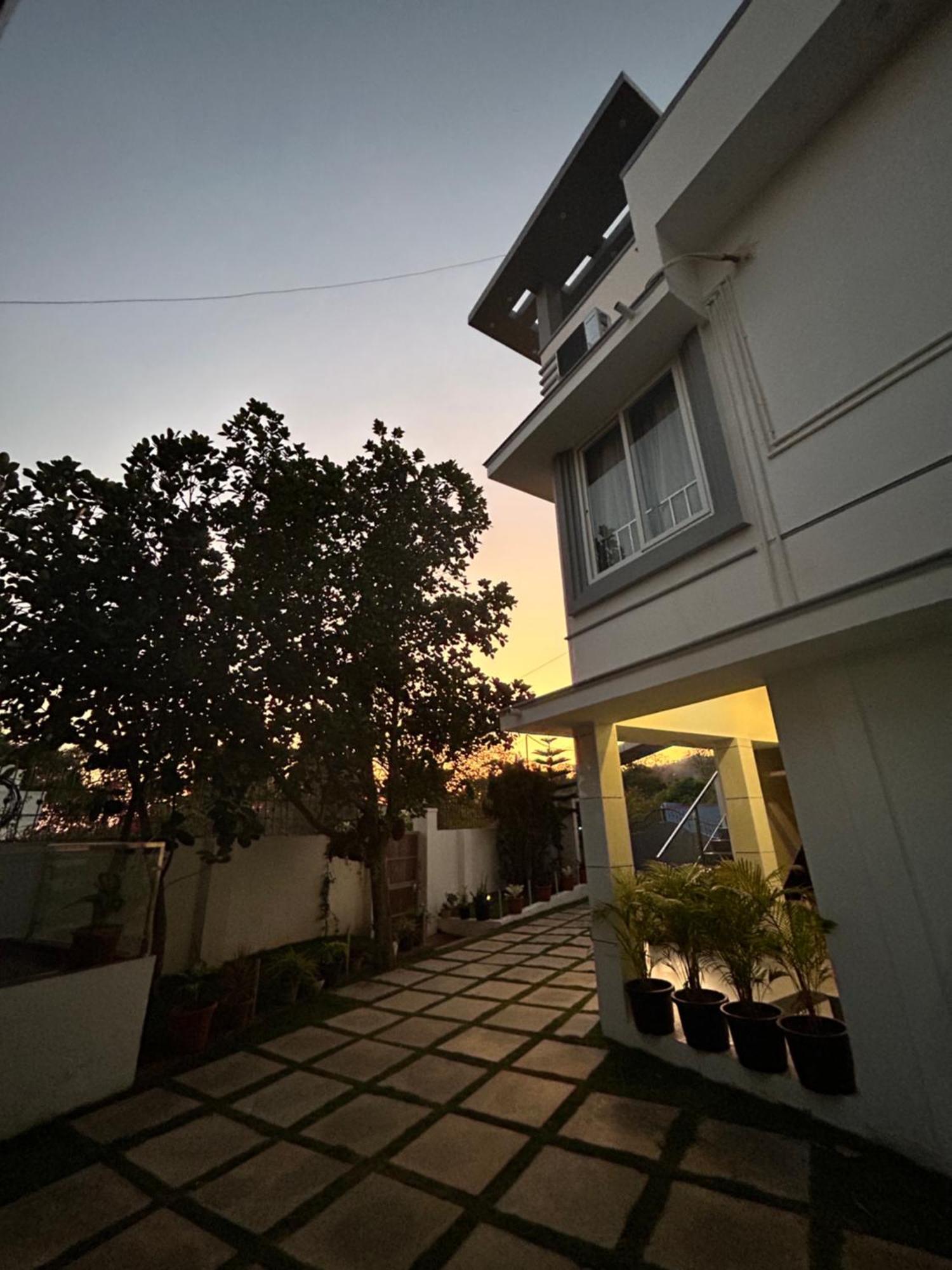 Sapphire Stayss Yelagiri Exterior foto