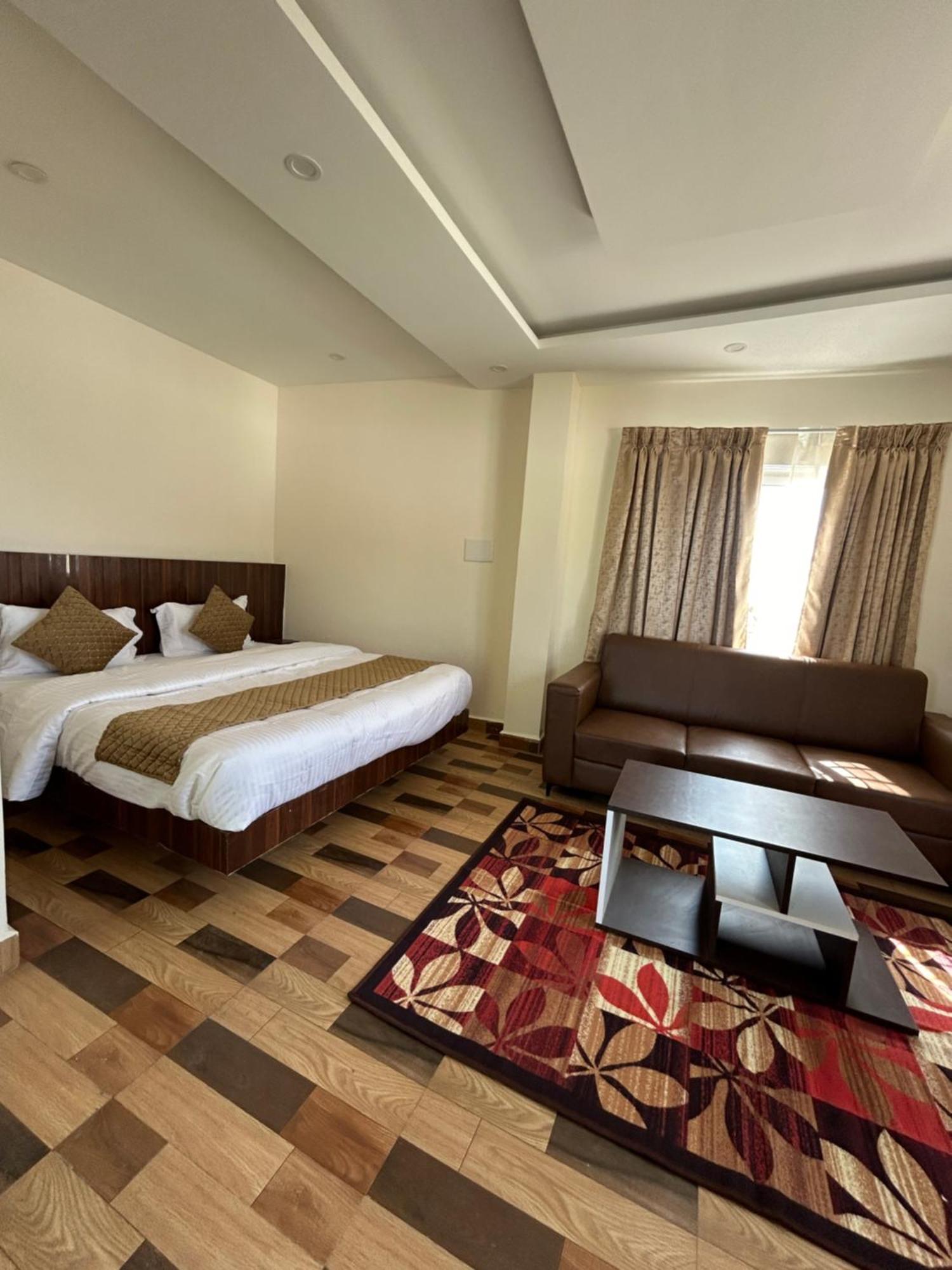 Sapphire Stayss Yelagiri Exterior foto